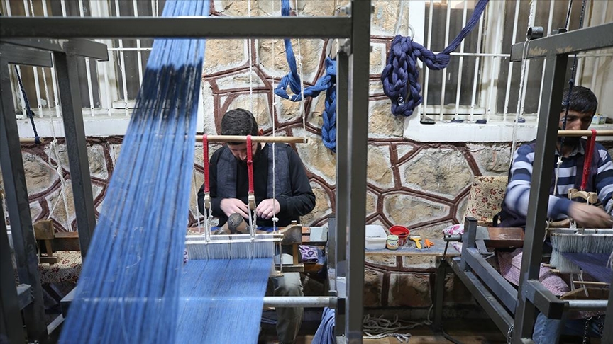 Siirtli şal şepik ustaları "sanatçı tanıtma kartı" aldı