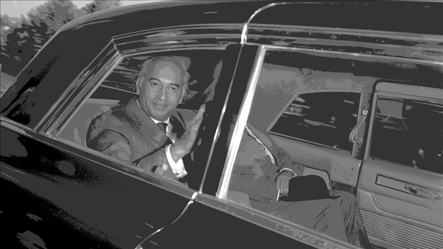 Pakistan Anayasa Mahkemesi, 1979'da idam edilen başbakan Butto'nun adil yargılanmadığı görüşünde