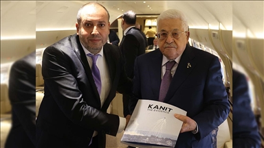 Filistin Devlet Başkanı Abbas, Anadolu Ajansının "Kanıt" kitabını inceledi