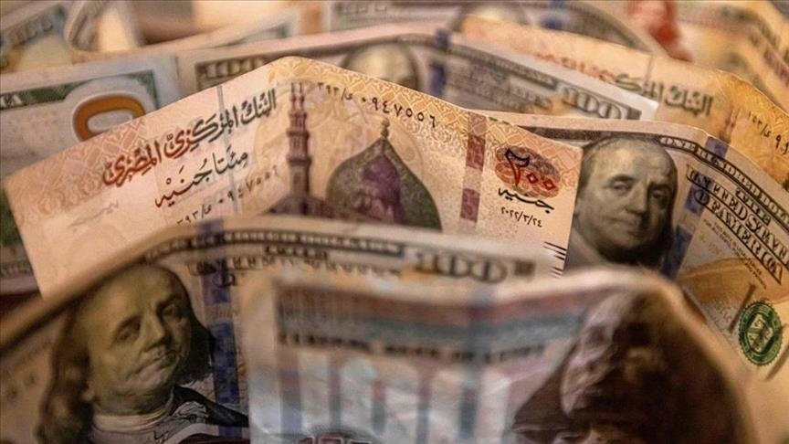 رحلة الجنيه المصري أمام الدولار في العقد الأخير