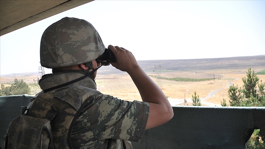 Türkiye'ye girmeye çalışan PKK/PYD'li 2 terörist Suriye sınırında yakalandı