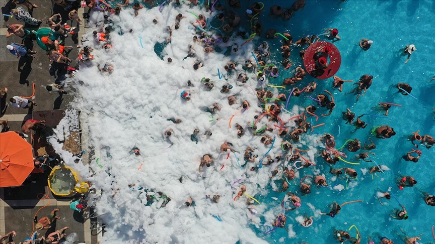 Antalya'nın bu yıl 16,5 milyondan fazla turist ağırlaması bekleniyor
