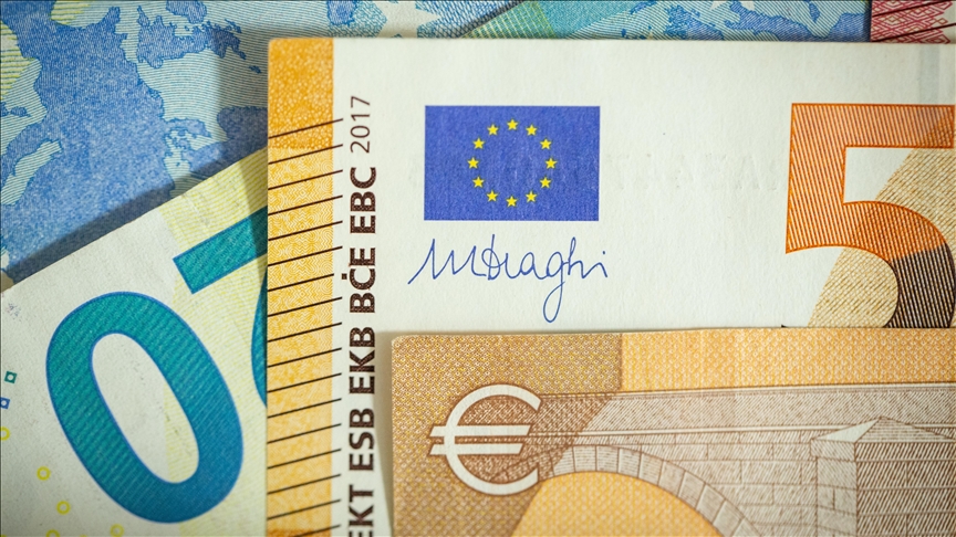 European Central Bank keeps interest rates constant