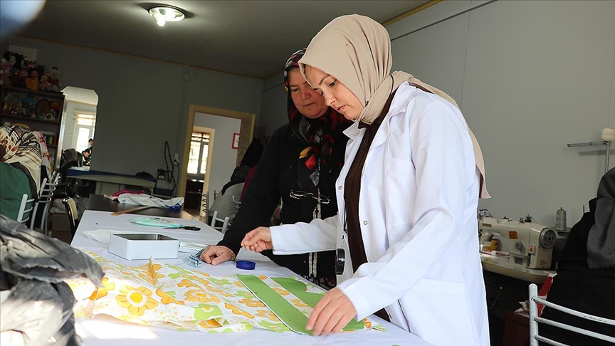 Depremzede kadınlar katıldıkları kurslarda sosyalleşiyor