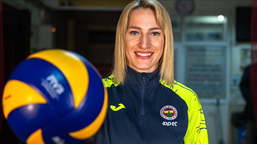 Voleybolla tanıştığı ilkokuluna "dünya 1 numarası" olarak döndü