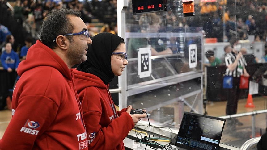 ABD'deki robot yarışmasında, tamamı kız öğrencilerden oluşan Türk takımı hünerlerini sergiledi