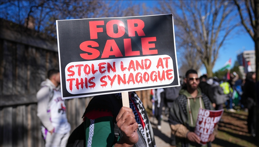 Pro-Palestinian, Jewish demonstrators clash near Canadian synagogue