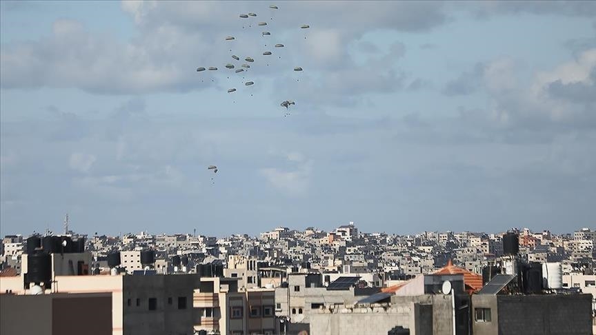 Des largages d'aide font plusieurs tués et blessés à Gaza à cause de défauts de déploiement de parachutes