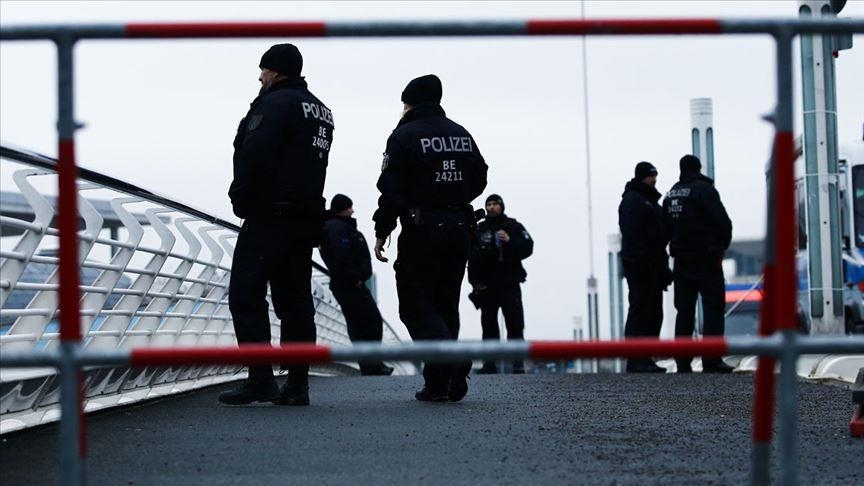 Германија: Полицијата во Менхенгладбах уапси повеќе од 200 навивачи пред дербито на Рајна