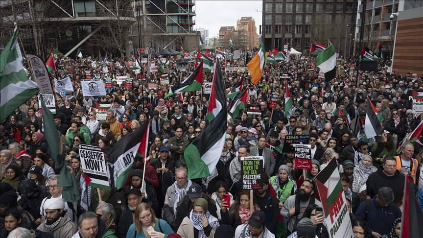 Londres: Des milliers de manifestants réclament un cessez-le-feu à Gaza 