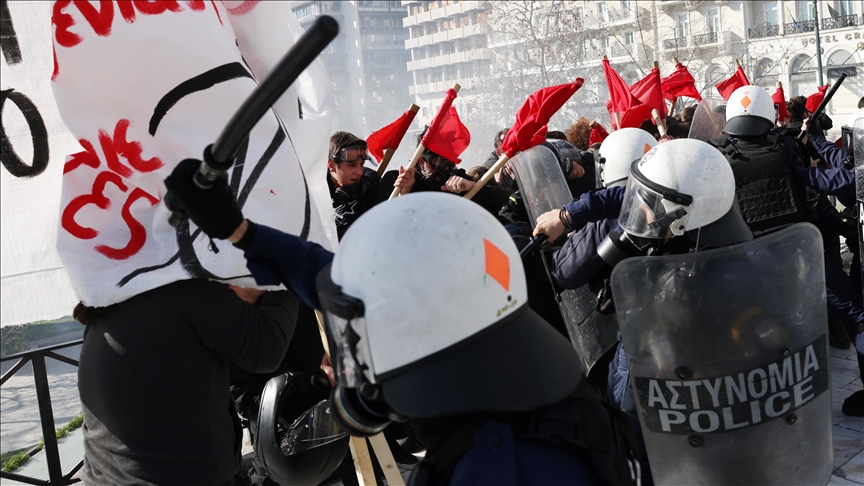 Fighting breaks out at massive anti-private university rally in Athens