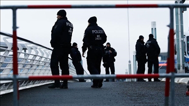 Германија: Полицијата во Менхенгладбах уапси повеќе од 200 навивачи пред дербито на Рајна