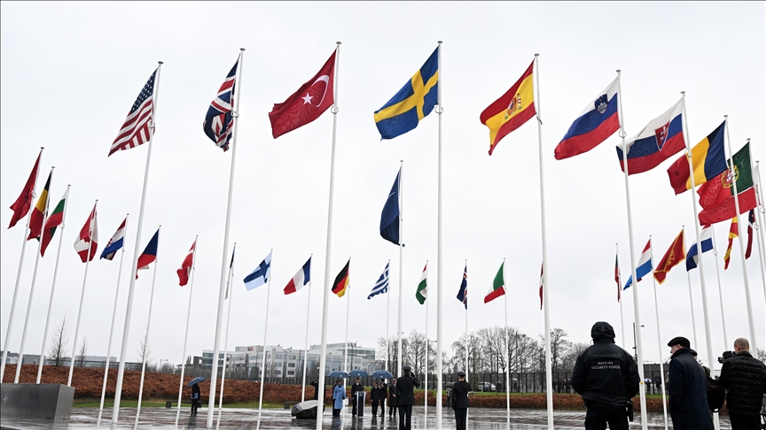 Švedska zastava podignuta u sjedištu NATO-a