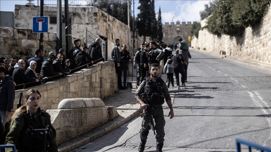 Israel erects barbed wire around Lions’ Gate near Jerusalem’s Al-Aqsa Mosque