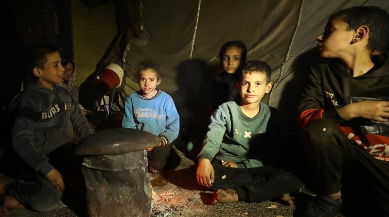 Fëmija nga Gaza: Fëmijët në botë e presin Ramazanin me zbukurime ndërsa ne me zjarrin e bombave