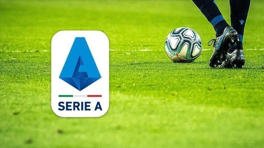Lecce manager D'Aversa fired for headbutting opposition player
