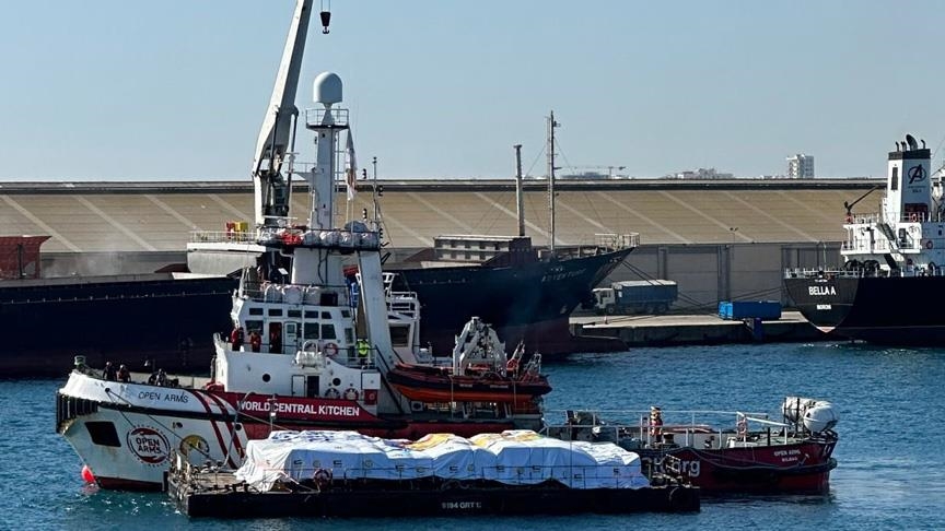 انطلاق أول سفينة إغاثية من قبرص الرومية إلى غزة