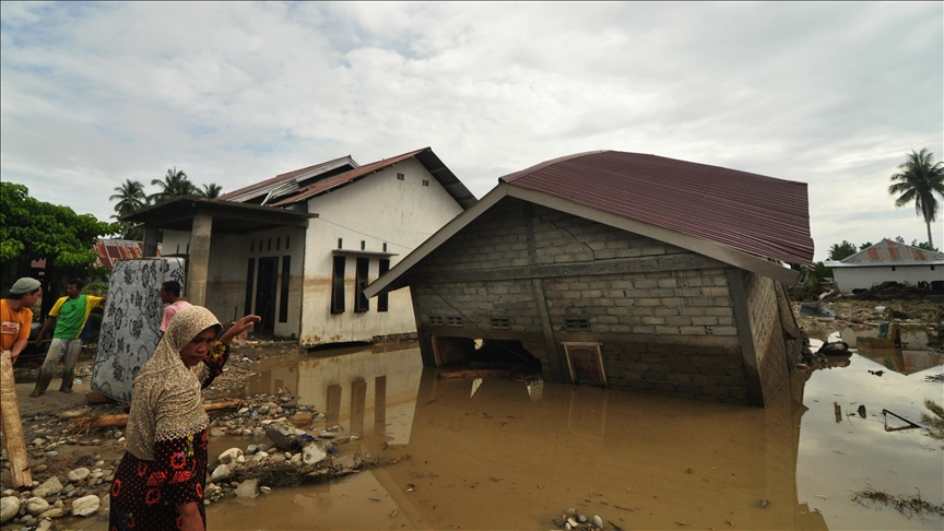 Asciende a 23 el número de muertos por inundaciones y deslizamientos de tierra en la isla indonesia de Sumatra