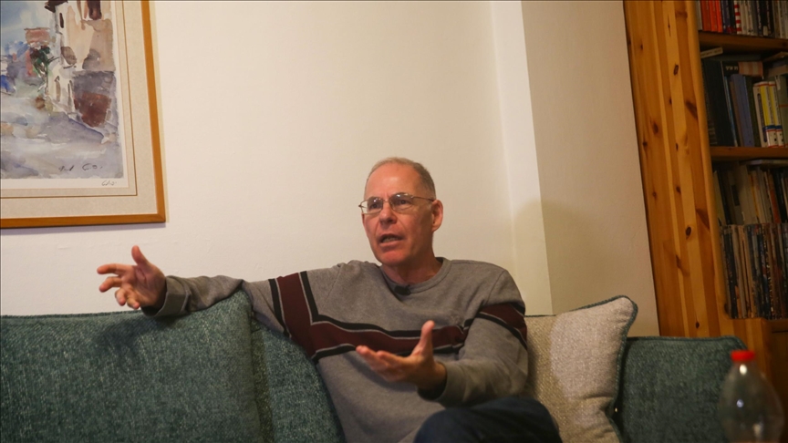 Maestro de Israel enfrenta represión por hablar en contra de la ofensiva de su país contra Gaza