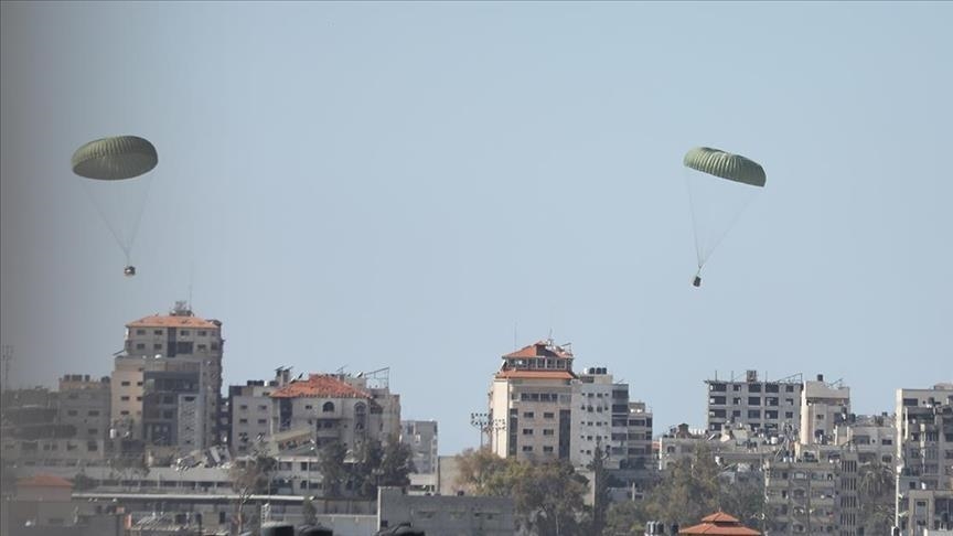 Organisations à Gaza: "certains pays larguent des aides humanitaires mais fournissent des armes à Israël" 
