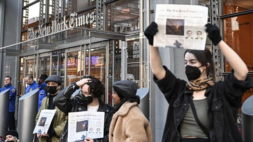 متظاهرون يقتحمون مبنى صحيفة نيويورك تايمز الأمريكية  