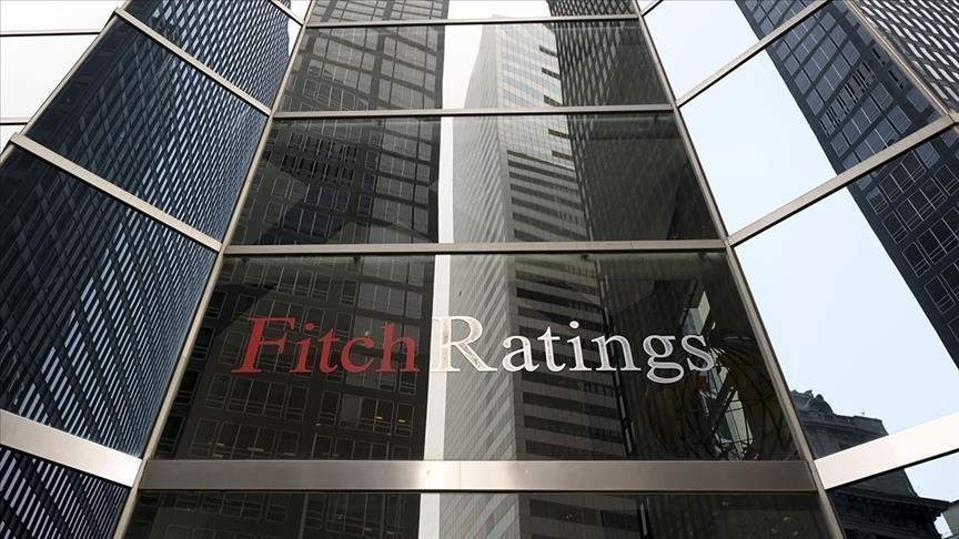 Fitch Ratings relève la prévision de croissance mondiale de 2,1 % à 2,4 % 