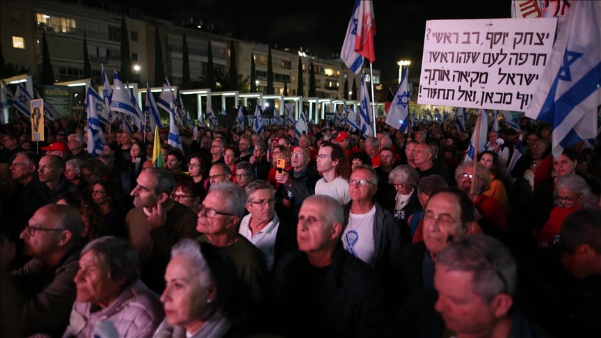 تل أبيب.. أقارب أسرى إسرائيليين يتظاهرون للمطالبة بصفقة تبادل