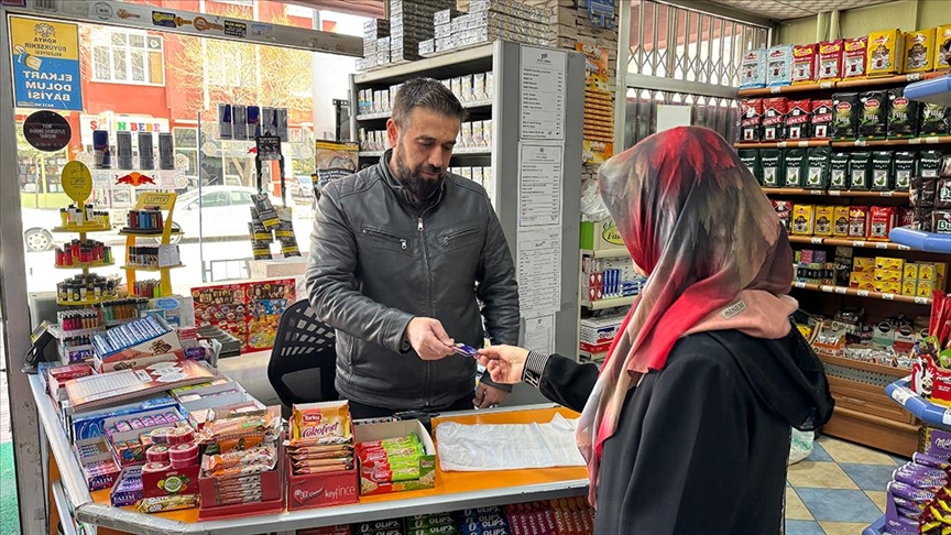 "Sosyal kart" hem ihtiyaç sahiplerine hem mahalle bakkalına iyi gelecek