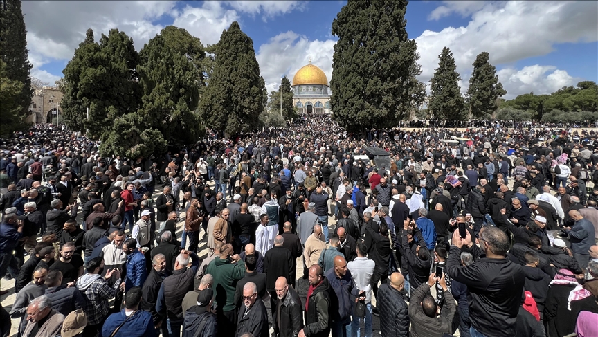 Israel prevents medical teams from reaching Al-Aqsa on 1st Friday of Muslim holy month