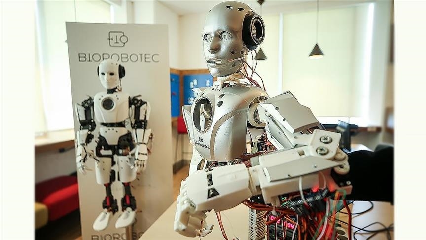 Турскиот робот „Џума“ дизајниран за роботско програмирање ќе стекне нови вештини со вештачката интелигенција