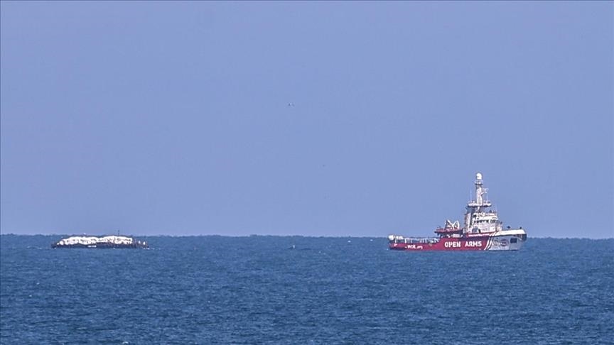 Le premier navire d’aide humanitaire arrive au large de Gaza-Ville en provenance de Chypre du sud