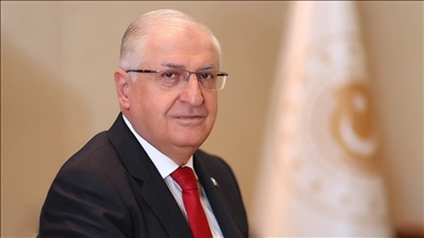 وزير الدفاع التركي يتفقد وحدات الجيش على الحدود العراقية