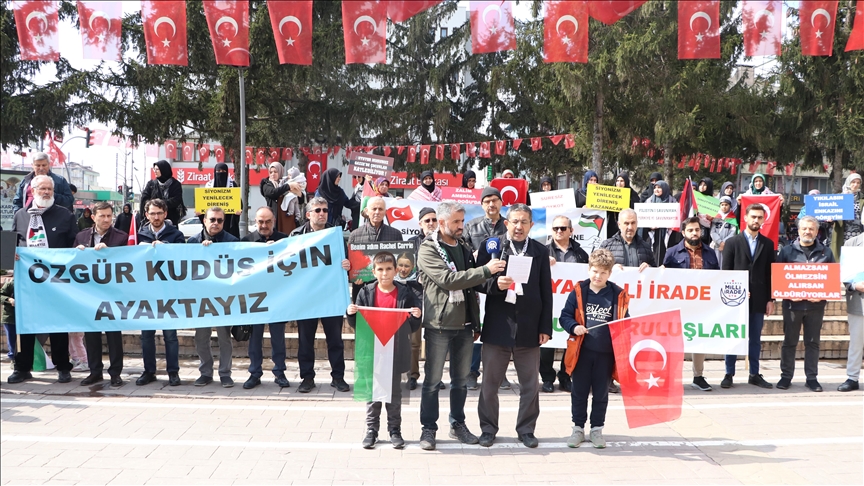 صقاريا التركية.. محتجون ينددون بالهجمات الإسرائيلية على غزة  