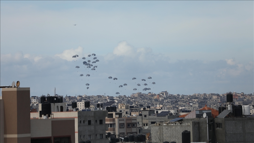 الإمارات ومصر تنفذان الإنزال الجوي التاسع لمساعدات غزة
