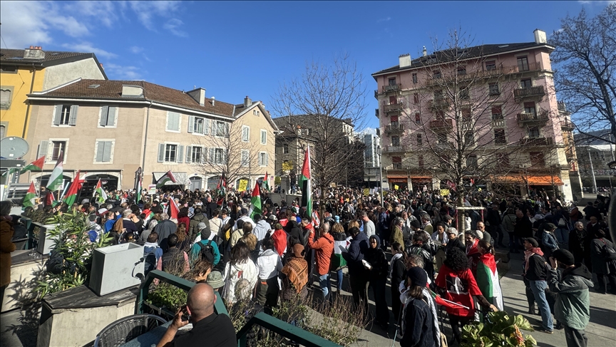 Тысячи людей в Женеве вышли на марш в знак солидарности с Палестиной