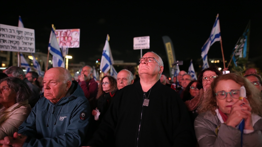 عشرات آلاف الإسرائيليين يطالبون بإبرام تبادل أسرى مع “حماس”
