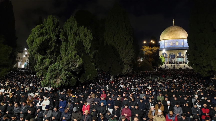 90,000 worshippers perform Tarawih prayers at Al-Aqsa Mosque despite Israeli restrictions