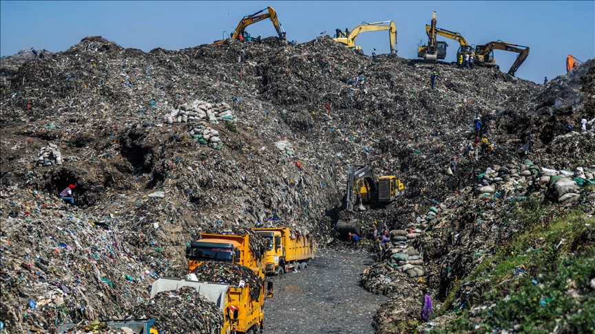 Choking on waste, Kenya finds hope in recycling