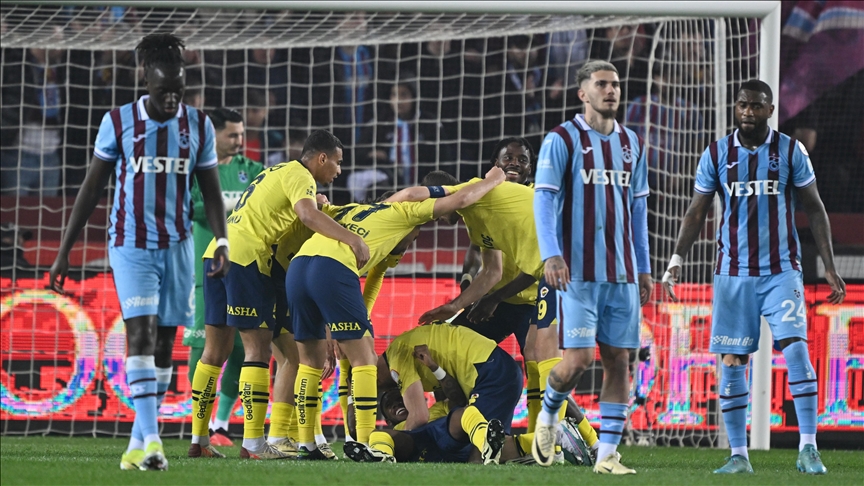 Fenerbahce win at Trabzonspor in match marred by clashes