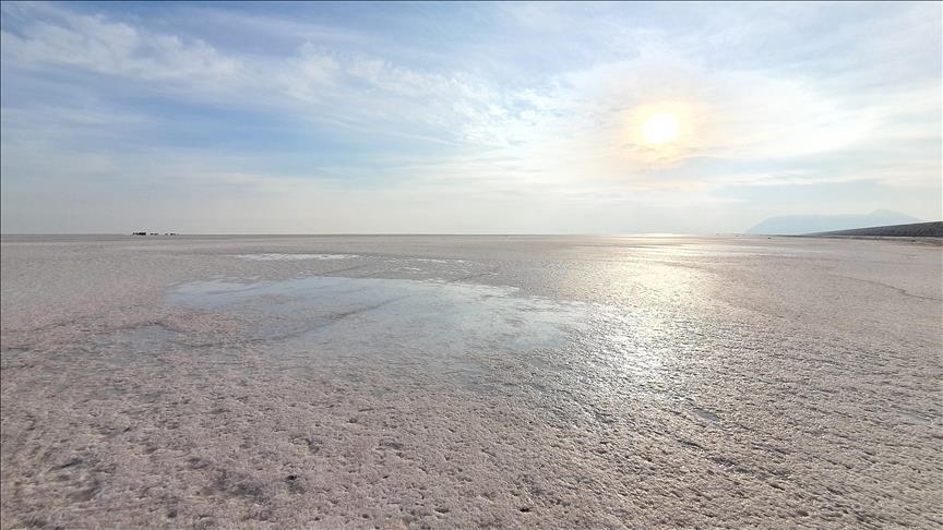 رحمتی: اگر میزان آب دریاچه ارومیه به حد استاندارد نرسد با مشکلات عدیده مواجه خواهیم شد