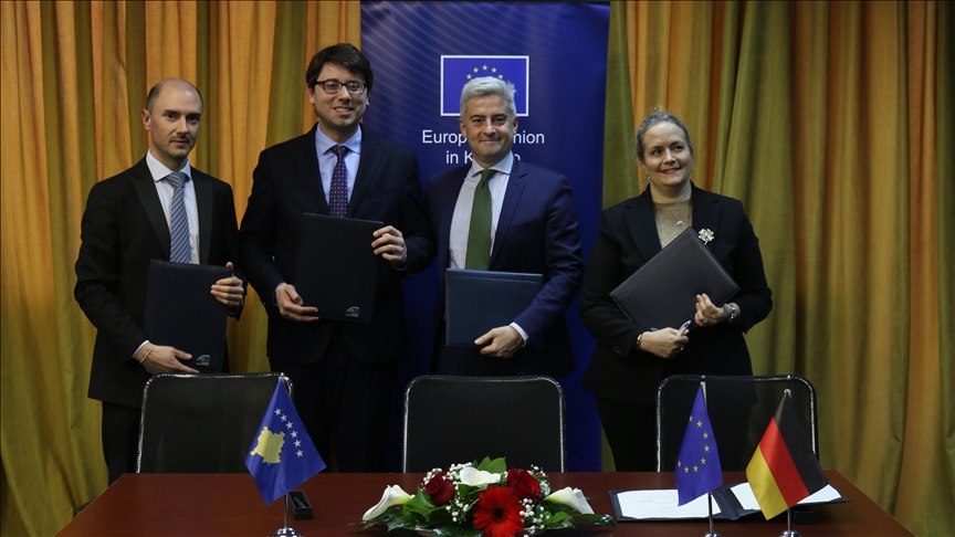 Kosovo i EIB potpisali ugovor vredan 33 miliona evra za izgradnju solarne elektrane