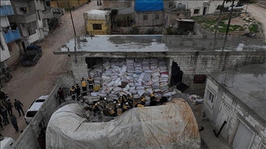 أودى بحياة 5 أطفال.. انهيار جدار فوق خيمة تعليمية بإدلب السورية
