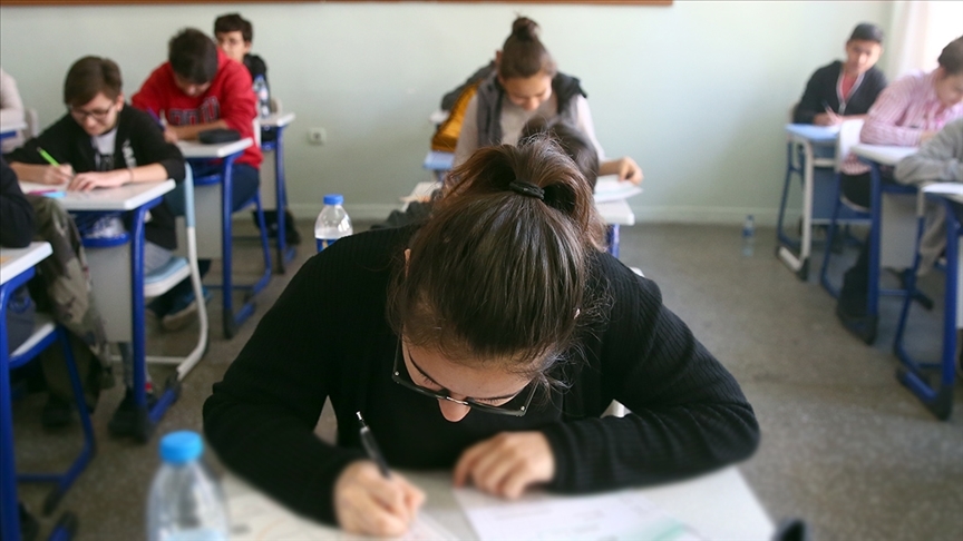 Türkiye'de 100 yılda yaklaşık olarak öğrenci sayısı 53, öğretmen sayısı 93 kat arttı