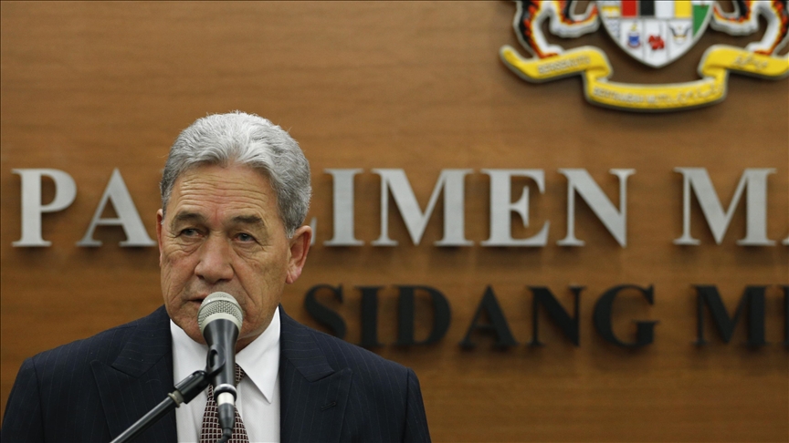 İngiliz grup Chumbawamba, şarkısının Yeni Zelanda Başbakan Yardımcısının etkinliklerinde kullanılmasına karşı