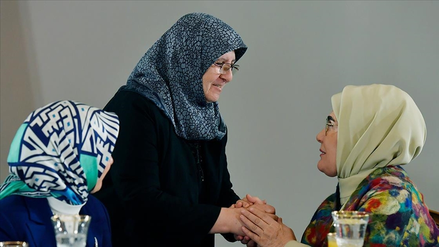 Emine Erdoğan: Yaşlılarıyla bağ kuramayan toplum, eşsiz bir pusuladan mahrum kalıyor demektir