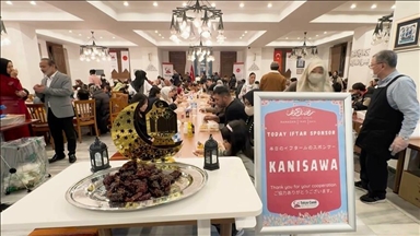 Des Japonais découvrent l'ambiance du Ramadan dans la mosquée de Tokyo