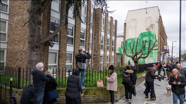 New Banksy mural in London draws crowds and praise
