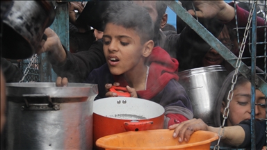 الصليب الأحمر: لا يكاد يوجد أي طعام بغزة والأطفال يعانون الجوع