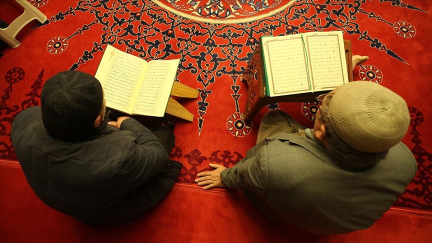 Siirt'te yaklaşık 9 asırlık camide mukabele geleneği