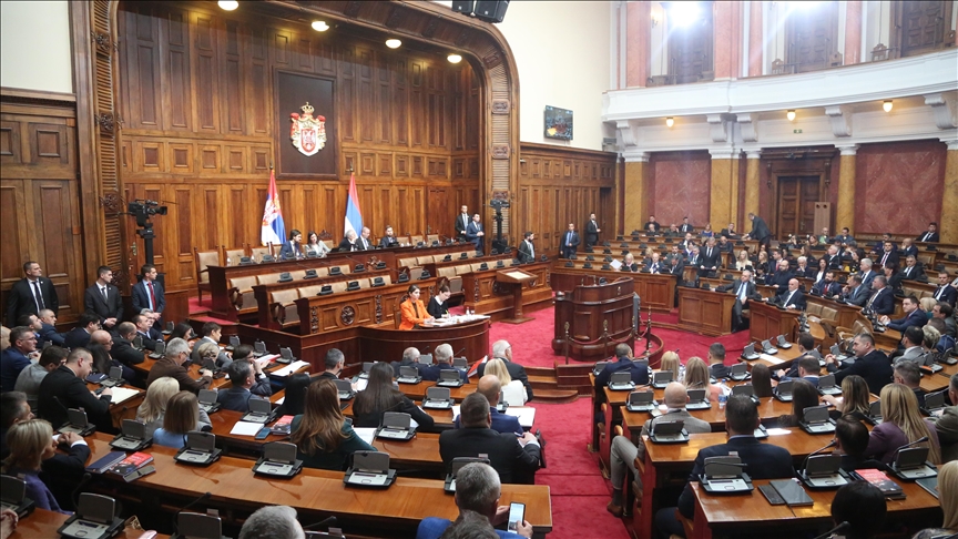 Nastavljena burna rasprava na sjednici Narodne skupštine Srbije o izboru predsjednika parlamenta